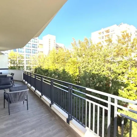 Exclusive 2 Bedroom Near The For 6 Guests Appartamento
