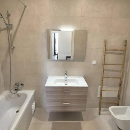 شقة Exclusive 2 Bedroom Near The For 6 Guests