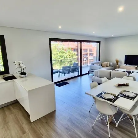 Exclusive 2 Bedroom Near The For 6 Guests Appartamento