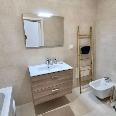 Appartamento Exclusive 2 Bedroom Near The For 6 Guests *